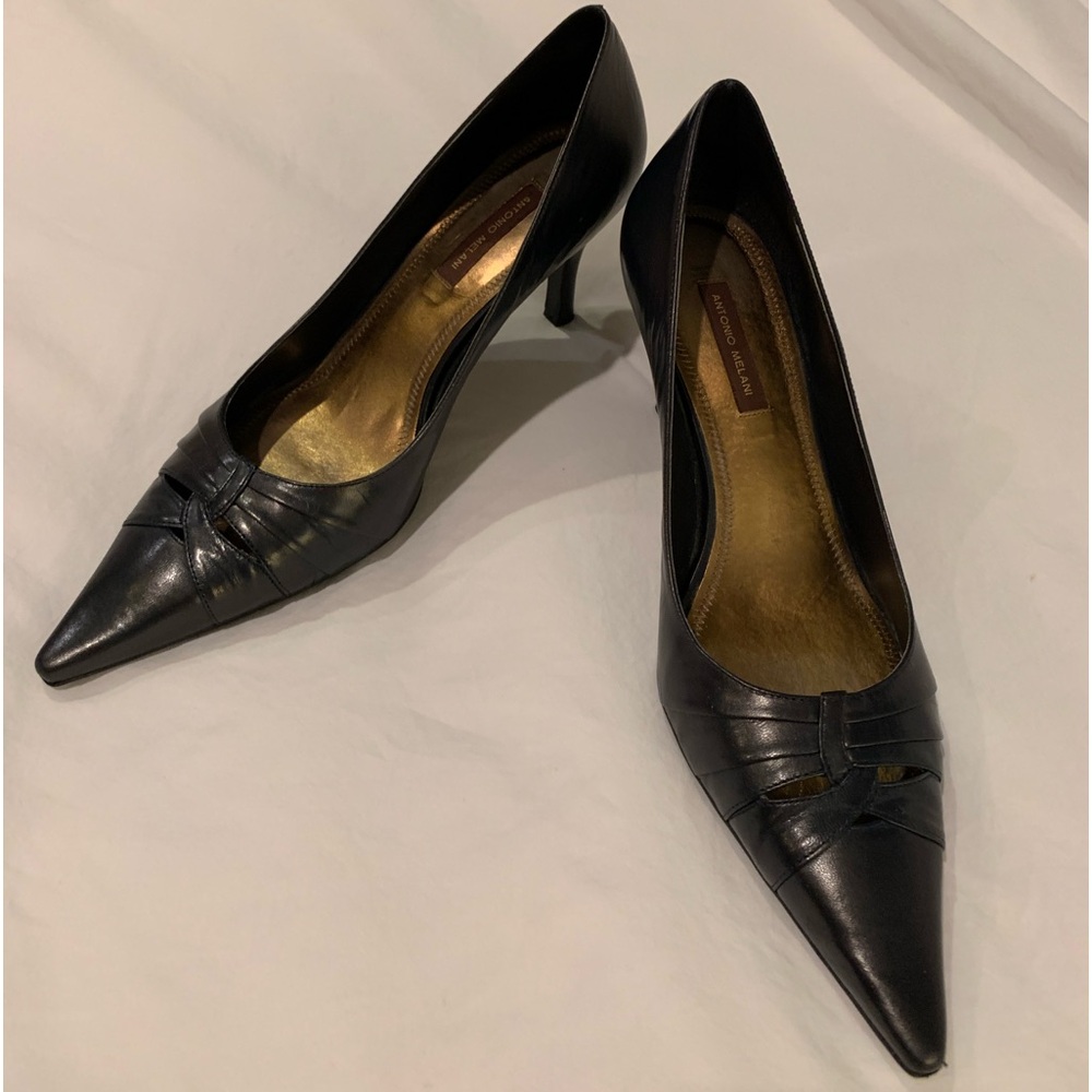 Navy Pumps